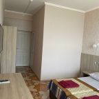 Трёхместный и более (Трехместный с видом на горы), Гостиница Морская волна