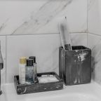 Высокий стул, Гостиница Провинция