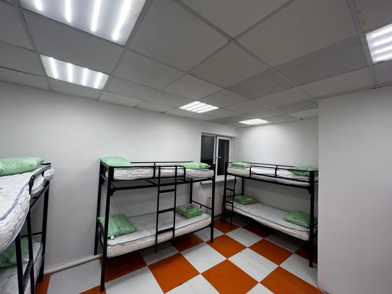 Восьмиместный (Кровать в общем 8-ми местном номере), Хостел ПодУшко