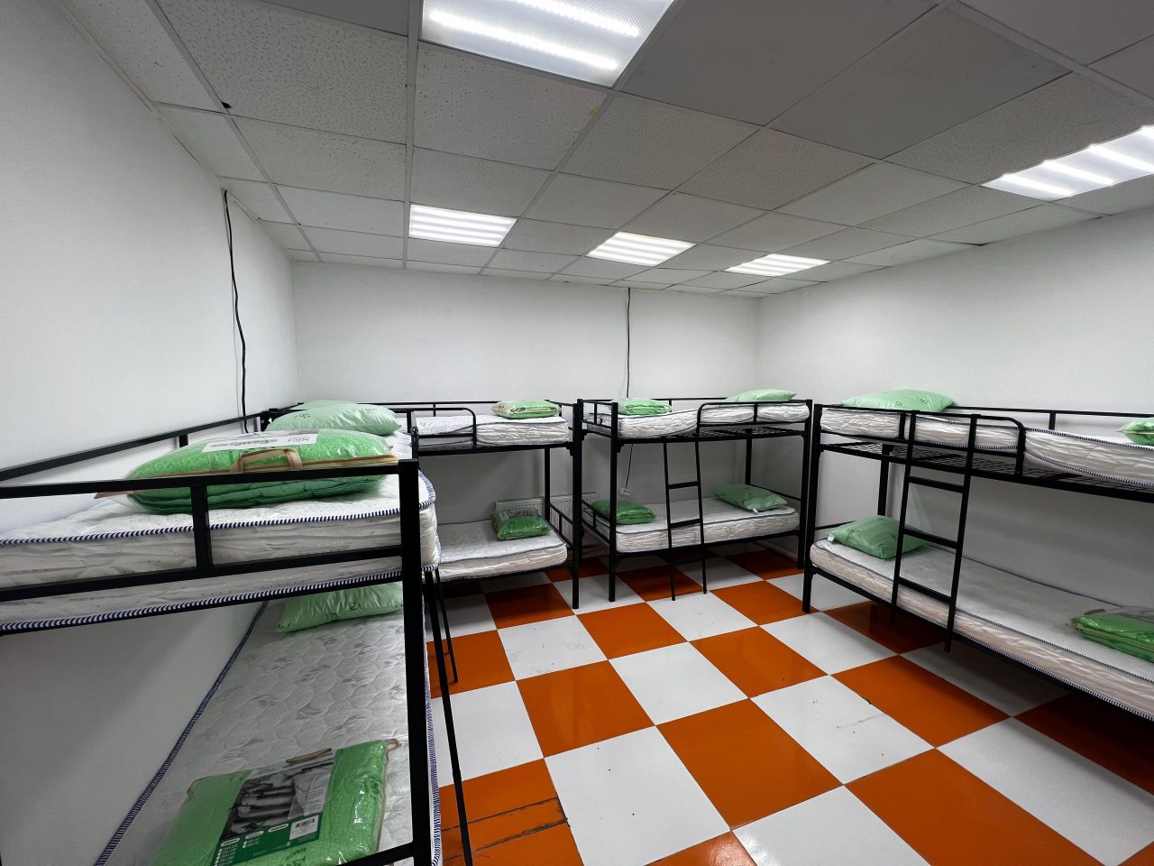 Восьмиместный (Кровать в общем 8-ми местном номере), Хостел ПодУшко