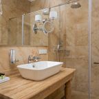 Сьюит (Джуниор), Отель Династия