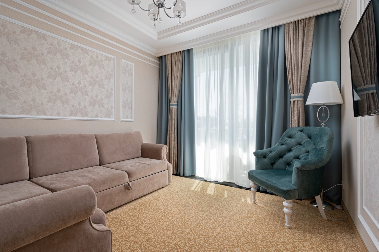 Люкс (Люкс), Отель Династия