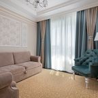 Люкс (Люкс), Отель Династия