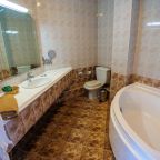 Трёхместный и более (Джуниор Сюит*), Гостиница Уральский двор