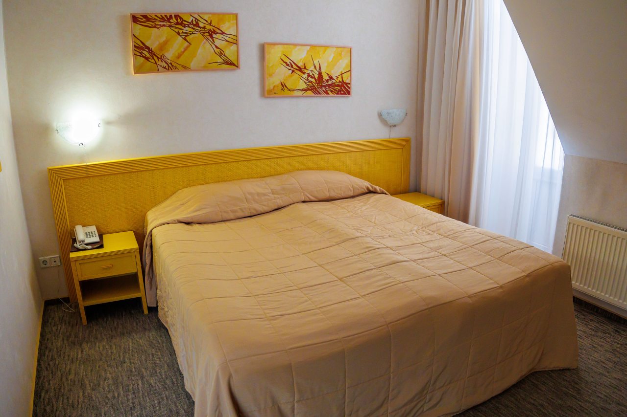 Трёхместный и более (Джуниор Сюит*), Гостиница Уральский двор