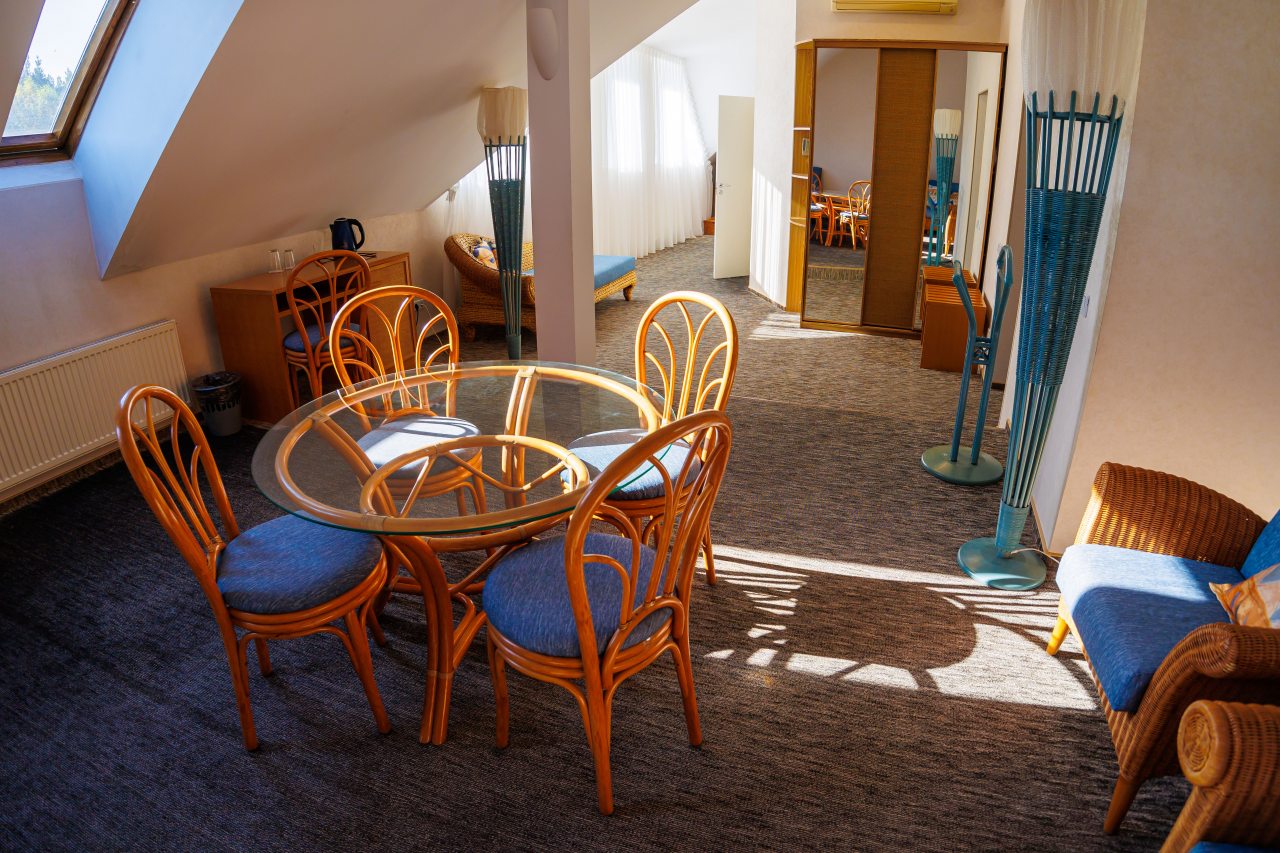 Трёхместный и более (Джуниор Сюит**), Гостиница Уральский двор