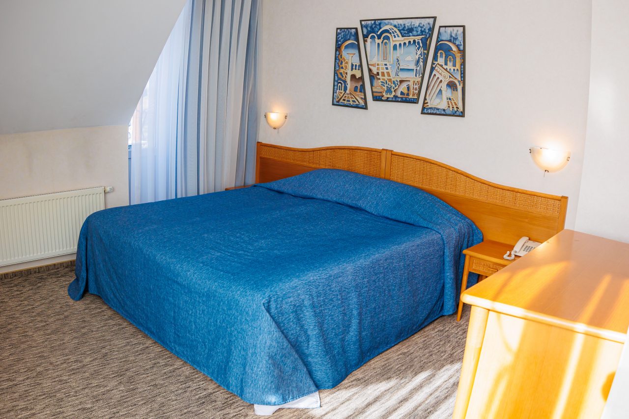 Трёхместный и более (Джуниор Сюит**), Гостиница Уральский двор