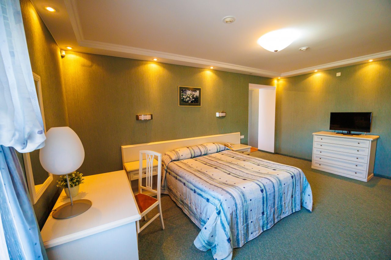 Трёхместный и более (Люкс), Гостиница Уральский двор