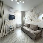 Люкс (Апартамент "Золотой песок", форма дома напоминает очертания бриллианта), Апартаменты Золотой песок на Монтажников 36