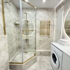 Люкс (Апартамент "Золотой песок", форма дома напоминает очертания бриллианта), Апартаменты Золотой песок на Монтажников 36