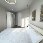 Люкс (Апартамент "Золотой песок", форма дома напоминает очертания бриллианта), Апартаменты Золотой песок на Монтажников 36