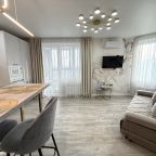 Люкс (Апартамент "Золотой песок", форма дома напоминает очертания бриллианта), Апартаменты Золотой песок на Монтажников 36