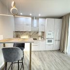 Люкс (Апартамент "Золотой песок", форма дома напоминает очертания бриллианта), Апартаменты Золотой песок на Монтажников 36