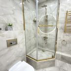 Люкс (Апартамент "Золотой песок", форма дома напоминает очертания бриллианта), Апартаменты Золотой песок на Монтажников 36