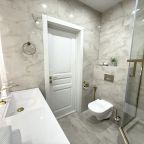 Люкс (Апартамент "Золотой песок", форма дома напоминает очертания бриллианта), Апартаменты Золотой песок на Монтажников 36