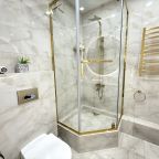 Люкс (Апартамент "Золотой песок", форма дома напоминает очертания бриллианта), Апартаменты Золотой песок на Монтажников 36