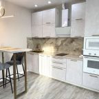 Люкс (Апартамент "Золотой песок", форма дома напоминает очертания бриллианта), Апартаменты Золотой песок на Монтажников 36