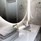 Люкс (Апартамент "Золотой песок", форма дома напоминает очертания бриллианта), Апартаменты Золотой песок на Монтажников 36