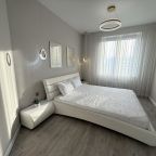 Люкс (Апартамент "Золотой песок", форма дома напоминает очертания бриллианта), Апартаменты Золотой песок на Монтажников 36