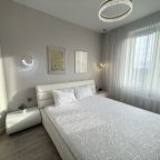 Люкс (Апартамент "Золотой песок", форма дома напоминает очертания бриллианта), Апартаменты Золотой песок на Монтажников 36