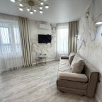 Люкс (Апартамент "Золотой песок", форма дома напоминает очертания бриллианта), Апартаменты Золотой песок на Монтажников 36