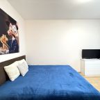 Шестиместный (Апартамент "Морской бриз" для большой компании, с  просторными комнатами!), Апартаменты Морской бриз для большой компании