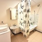 Шестиместный (Апартамент "Морской бриз" для большой компании, с  просторными комнатами!), Апартаменты Морской бриз для большой компании