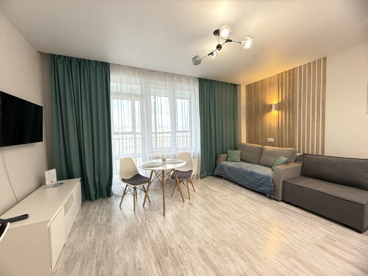 Апартаменты Студия Яркая луна, Тюмень