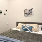 Апартаменты (Светлая студия в ЖК Видный город), Апартаменты Happy People на бульвара Мстислава Ростроповича 3к2