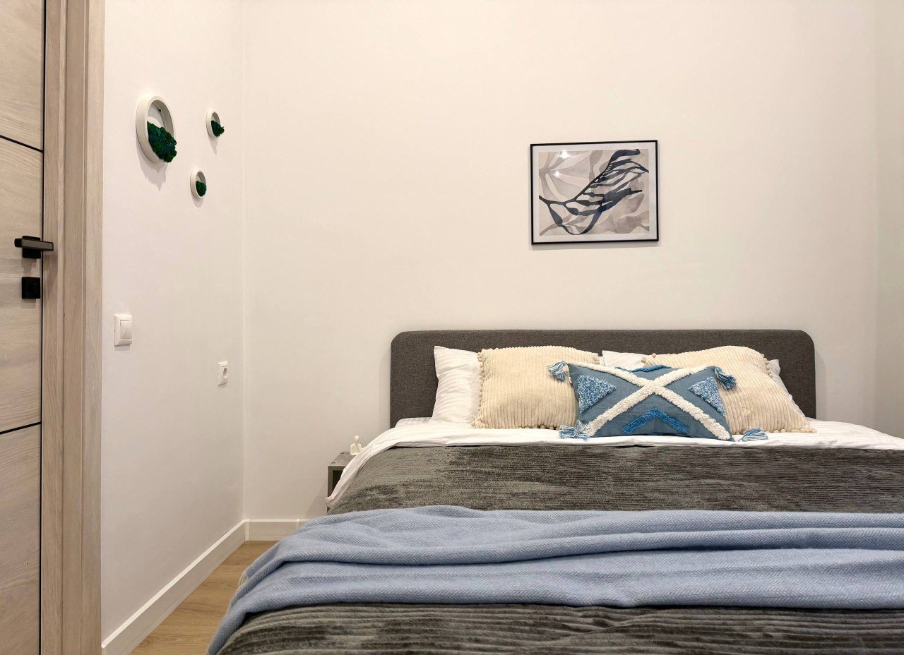 Апартаменты (Светлая студия в ЖК Видный город), Апартаменты Happy People на бульвара Мстислава Ростроповича 3к2