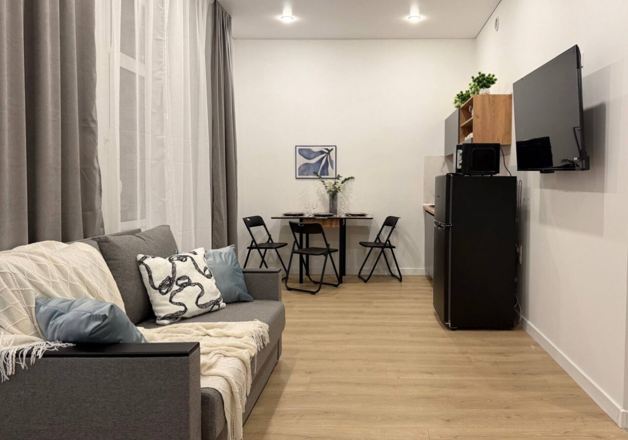 Апартаменты (Светлая студия в ЖК Видный город), Апартаменты Happy People на бульвара Мстислава Ростроповича 3к2