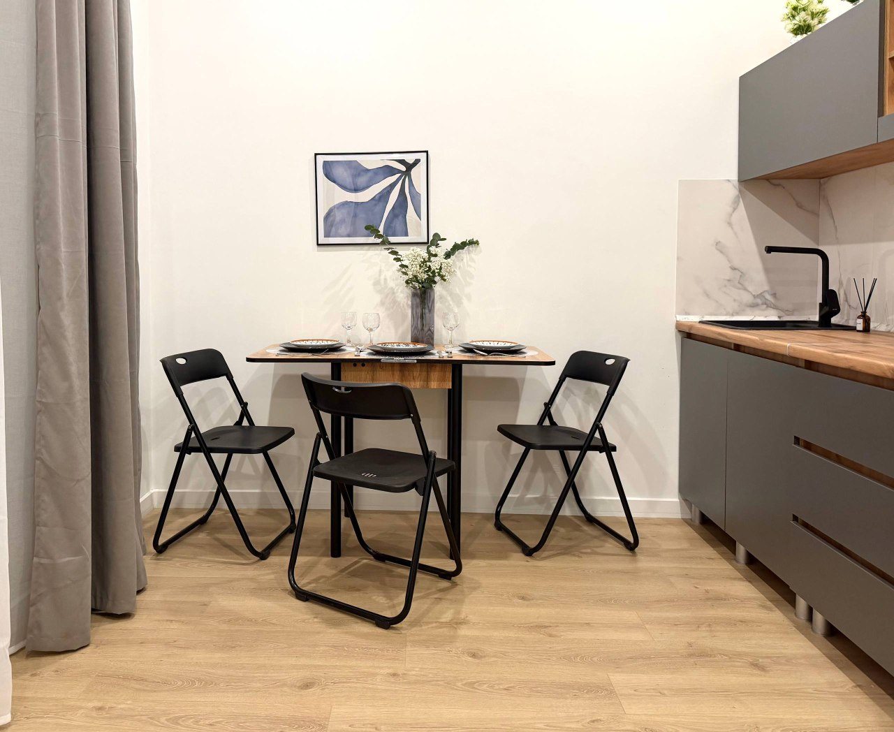 Апартаменты (Светлая студия в ЖК Видный город), Апартаменты Happy People на бульвара Мстислава Ростроповича 3к2