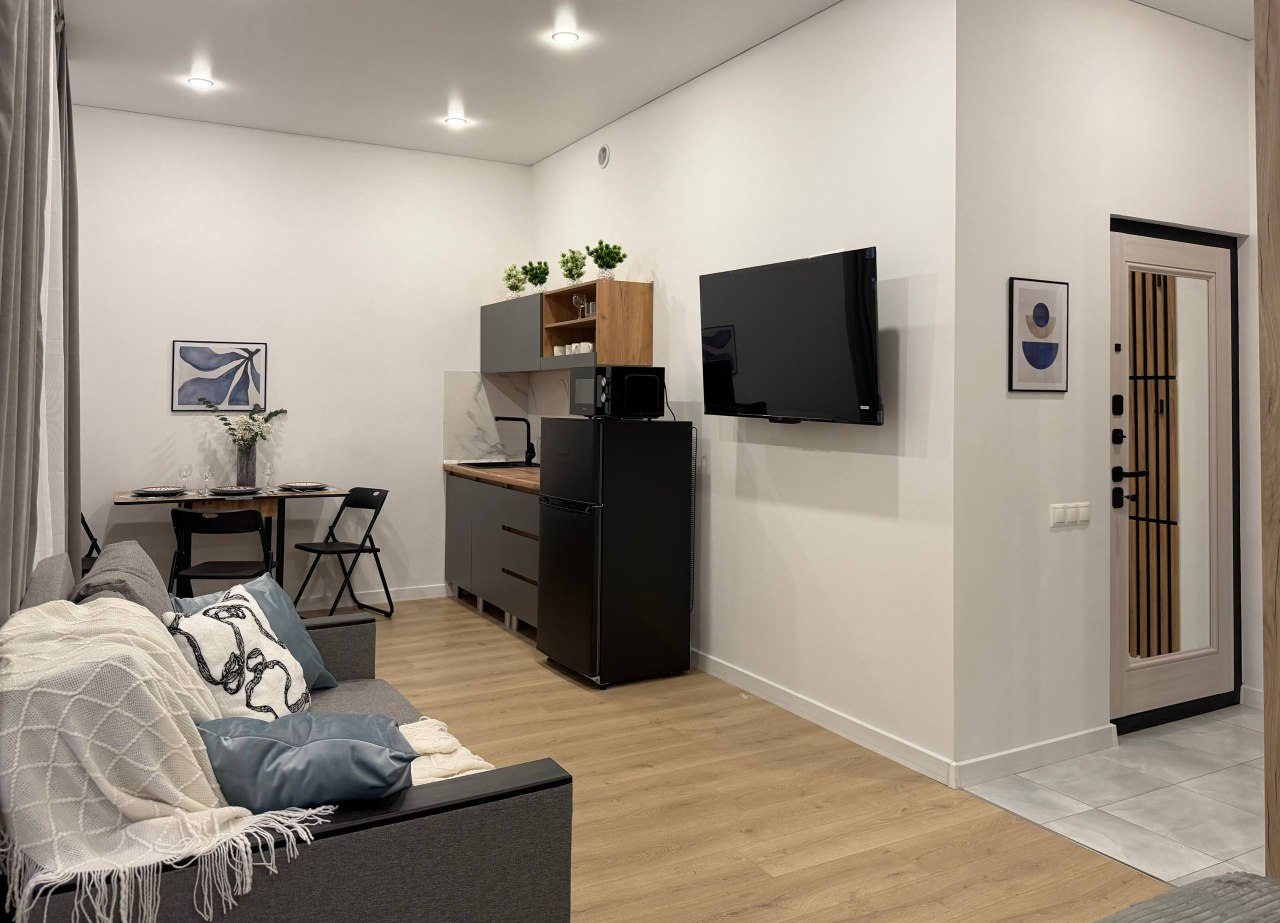 Апартаменты (Светлая студия в ЖК Видный город), Апартаменты Happy People на бульвара Мстислава Ростроповича 3к2