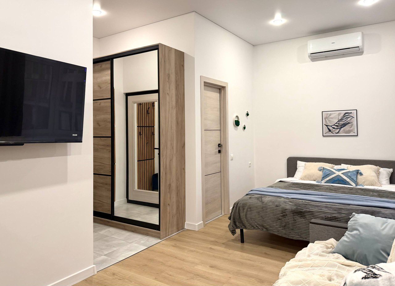 Апартаменты (Светлая студия в ЖК Видный город), Апартаменты Happy People на бульвара Мстислава Ростроповича 3к2