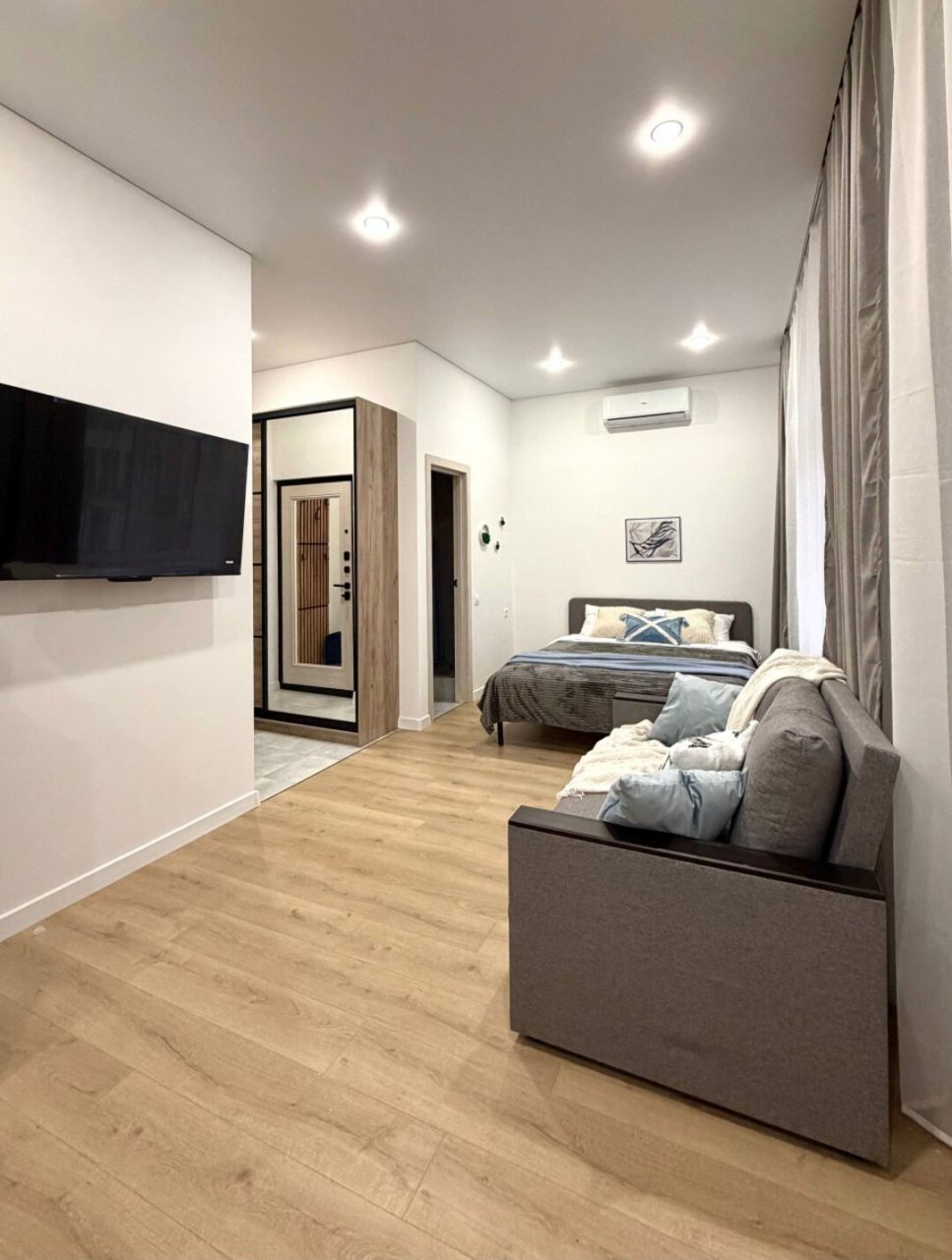 Апартаменты (Светлая студия в ЖК Видный город), Апартаменты Happy People на бульвара Мстислава Ростроповича 3к2