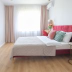 Трёхместный и более (Фиолетовая), Апартаменты У парка