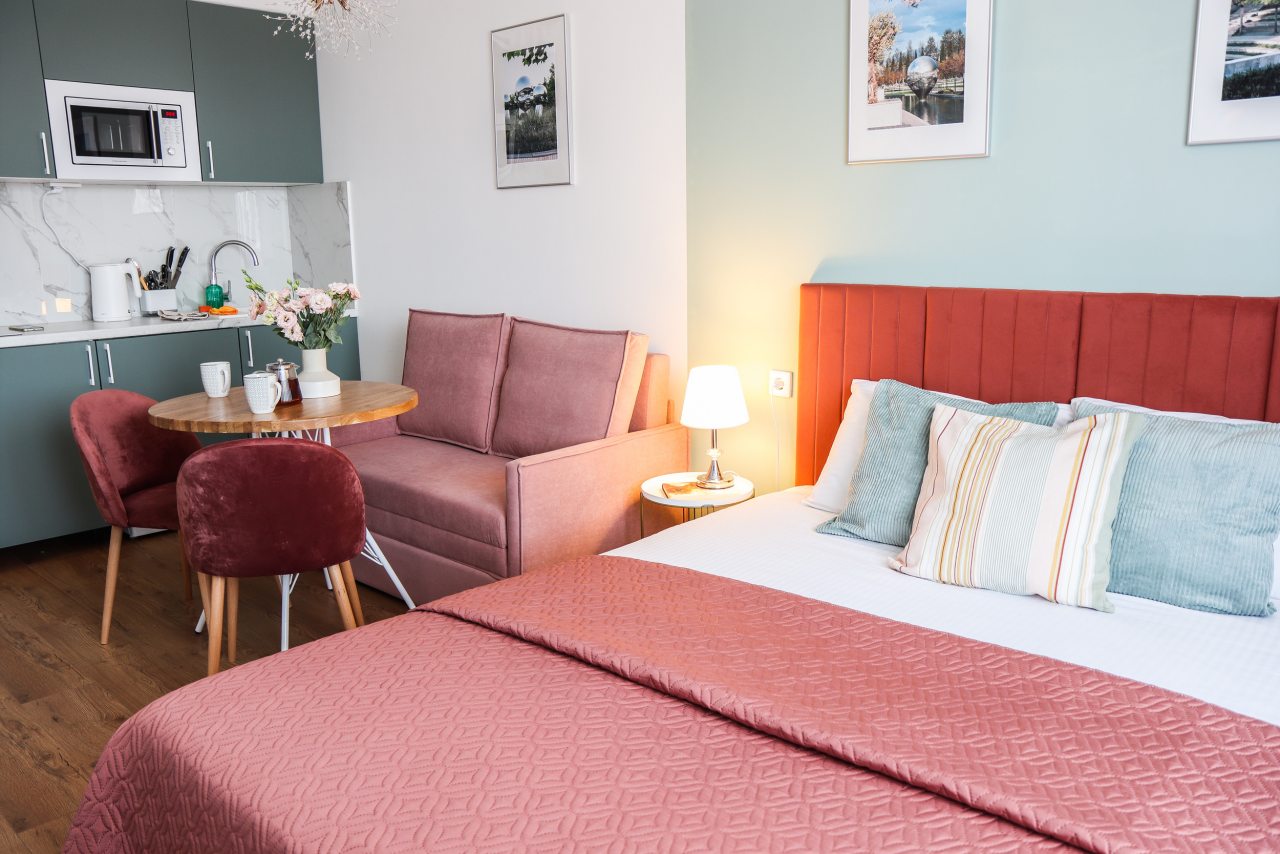 Трёхместный и более (Студия), Апартаменты У парка