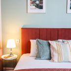 Трёхместный и более (Студия), Апартаменты У парка