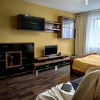 Большая спальная комната с кроватью 160 на 200 см