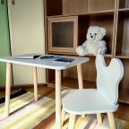 Детский стол и стул предоставляются по запросу.