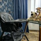 Стульчик для кормления предоставляется по запросу.