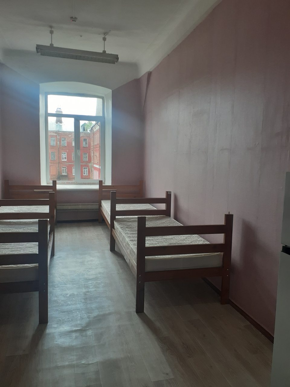 Ранний заезд, Хостел На Крутом