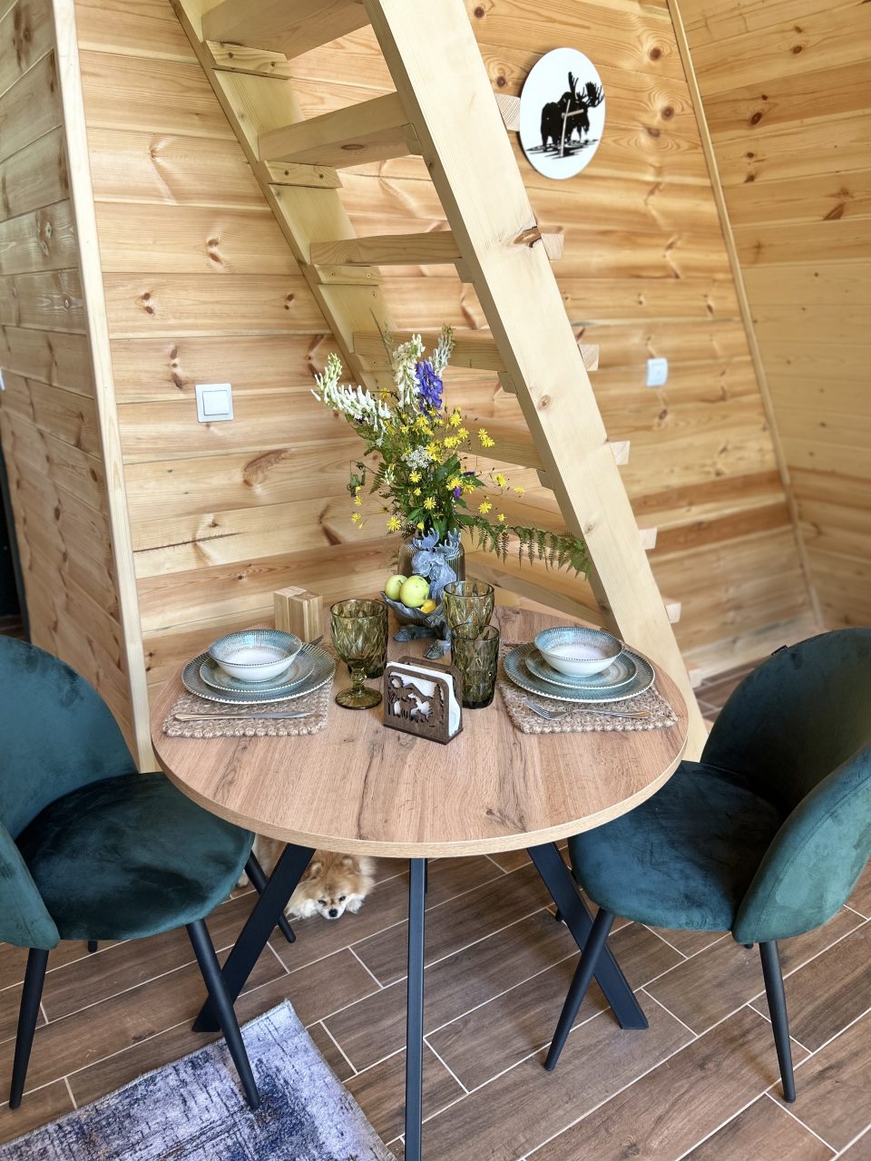 Обеденный стол