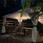 беседка в лесу