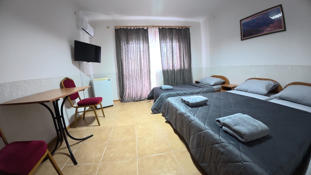 Трёхместный и более (Номер стандарт со всеми удобствами), Гостевой дом Южный Бриз