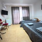 Трёхместный и более (Номер стандарт со всеми удобствами), Гостевой дом Южный Бриз