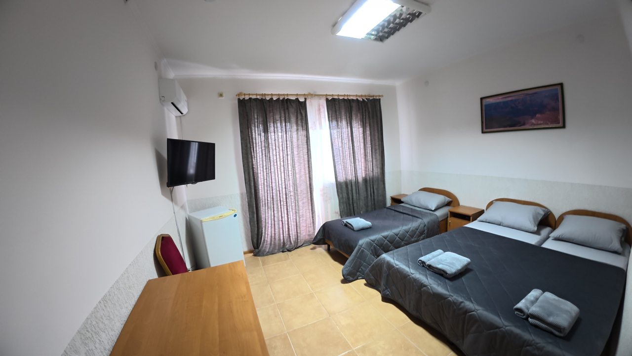 Трёхместный и более (Номер стандарт со всеми удобствами), Гостевой дом Южный Бриз