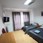 Трёхместный и более (Номер стандарт со всеми удобствами), Гостевой дом Южный Бриз