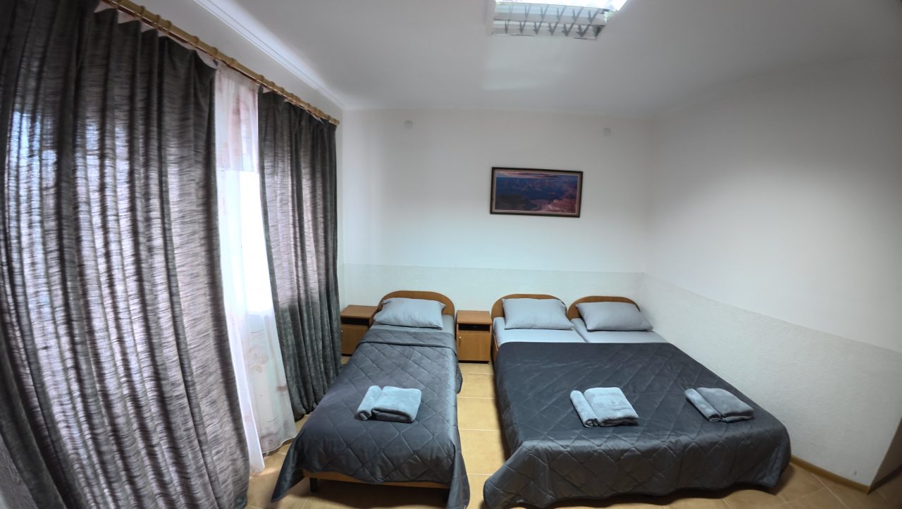 Трёхместный и более (Номер стандарт со всеми удобствами), Гостевой дом Южный Бриз