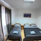 Трёхместный и более (Номер стандарт со всеми удобствами), Гостевой дом Южный Бриз